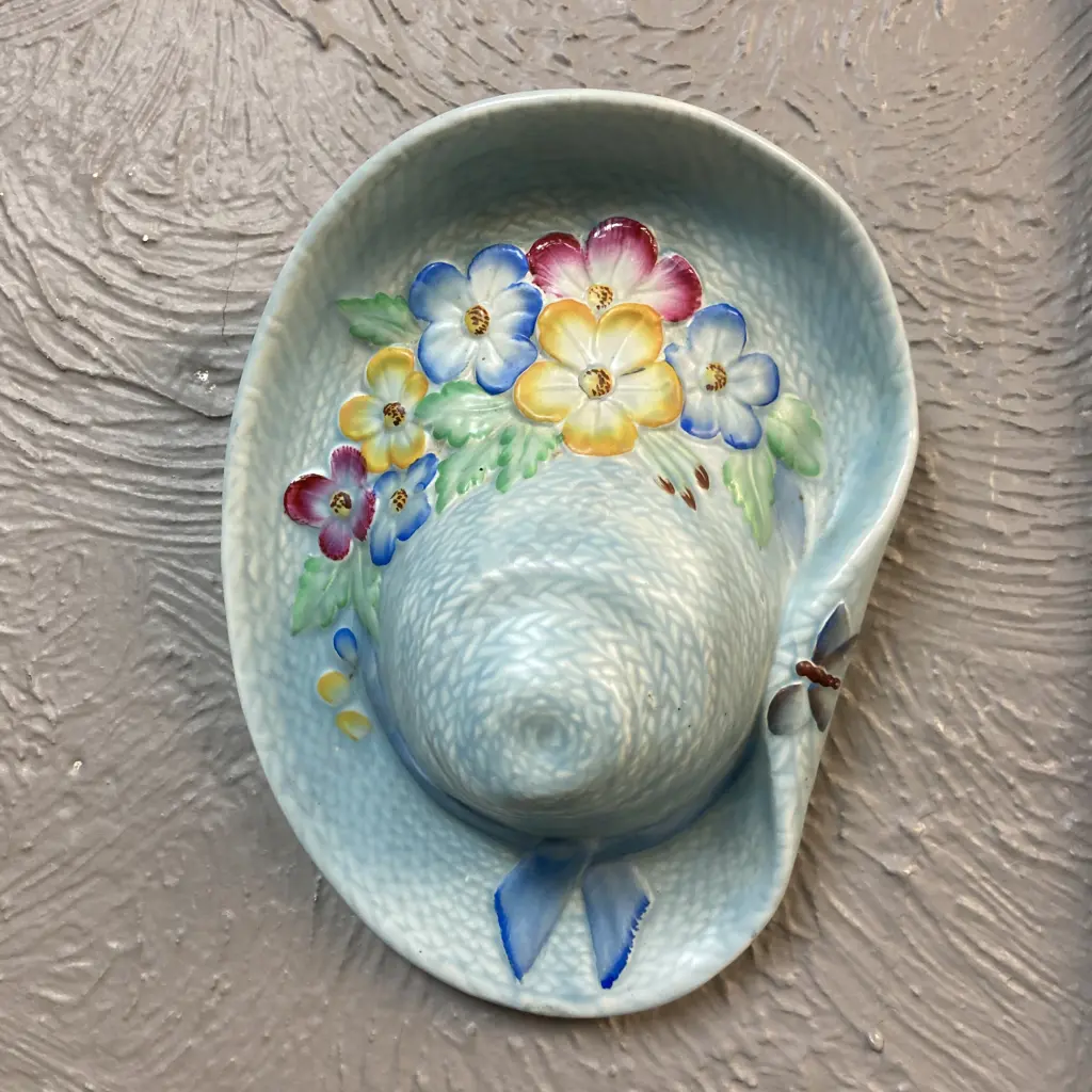 Beswick 'Straw Bonnet' Art Deco Wall Pocket c1938, Impressed Beswick 651. 18 x 23.5cm Image 1++